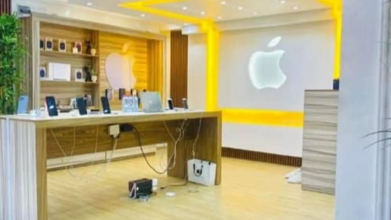 Apple Store 237 – Boutique de Yaoundé Bastos (Nouvelle Route) Localisation de la boutique Apple Store 237 à Nouvelle Route Bastos, Yaoundé – KM PLAZZA, avant le restaurant Socrate, Cameroun